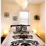 Jfk Bed And Breakfast Guesthouse