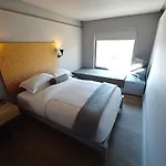 120Les House