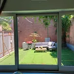 Luxurious Apartment With Backyard And Jacuzzi