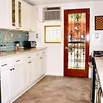 Modern Brownstone 2Bdrm Duplex With Backyard Terrace