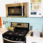 Modern Brownstone 2Bdrm Duplex With Backyard Terrace