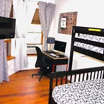 Modern Brownstone 2Bdrm Duplex With Backyard Terrace