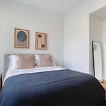 Les 1Br W Lounge Gym Roofdeck Nr Park Nyc-1379