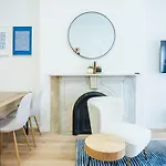1435-4 I 3 Bedrooms 2 Bath Prime Upper East