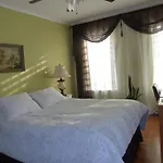 Comfort Stay In Brooklyn - Shared With A Host House Spaces