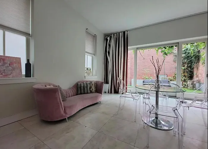 Luxurious Apartment With Backyard And Jacuzzi