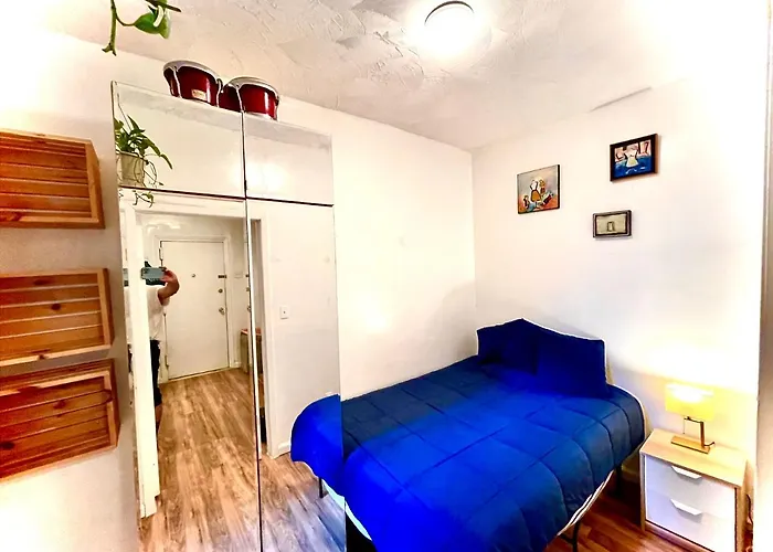 Bedroom 10 Mins To Times Square! And Is First Floor
