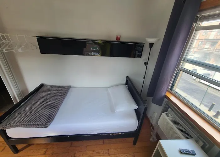 Single Bed Space For Traveler
