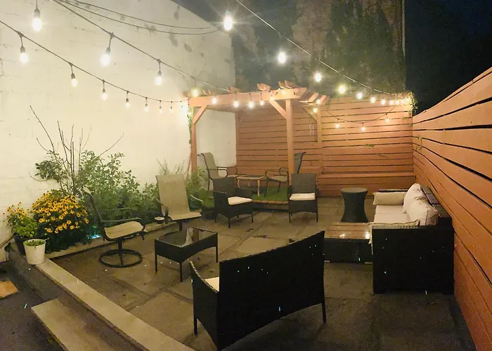 Modern Brownstone 2Bdrm Duplex With Backyard Terrace