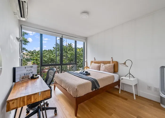 Prime Williamsburg Luxury One Bedroom With Balcony