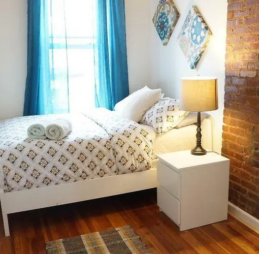 Garden Penthouse 70\' - Astoria