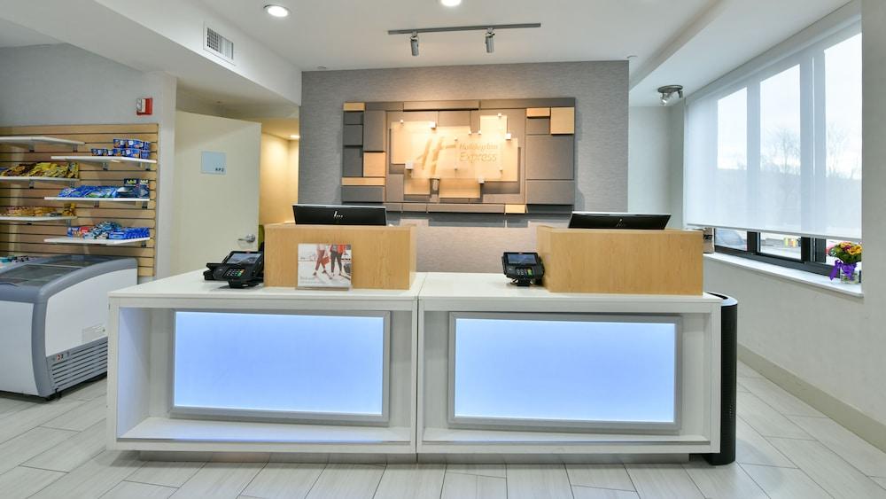 Holiday Express Staten Island West, An Ihg Hotel