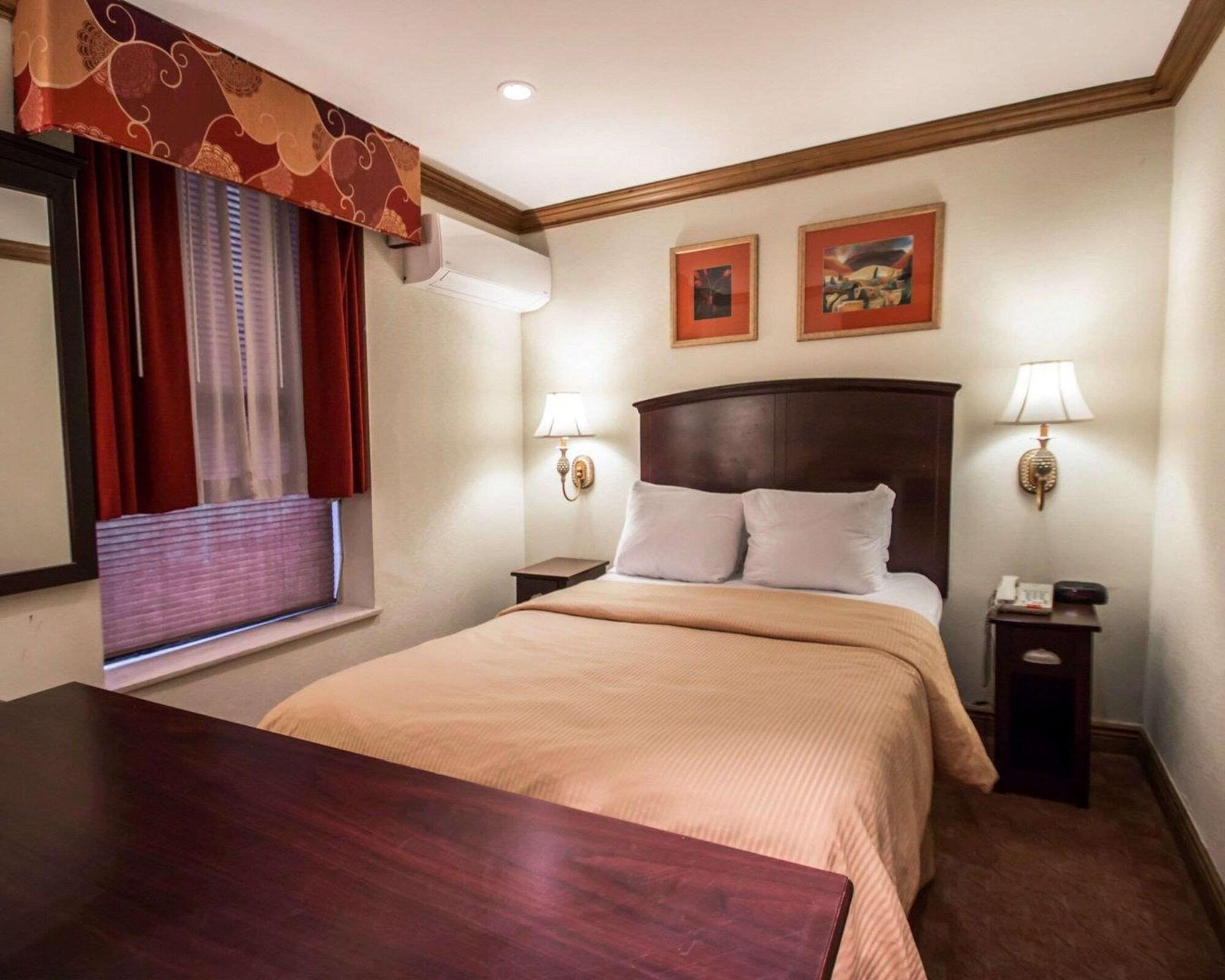Clarion Park Avenue Hotel 2*