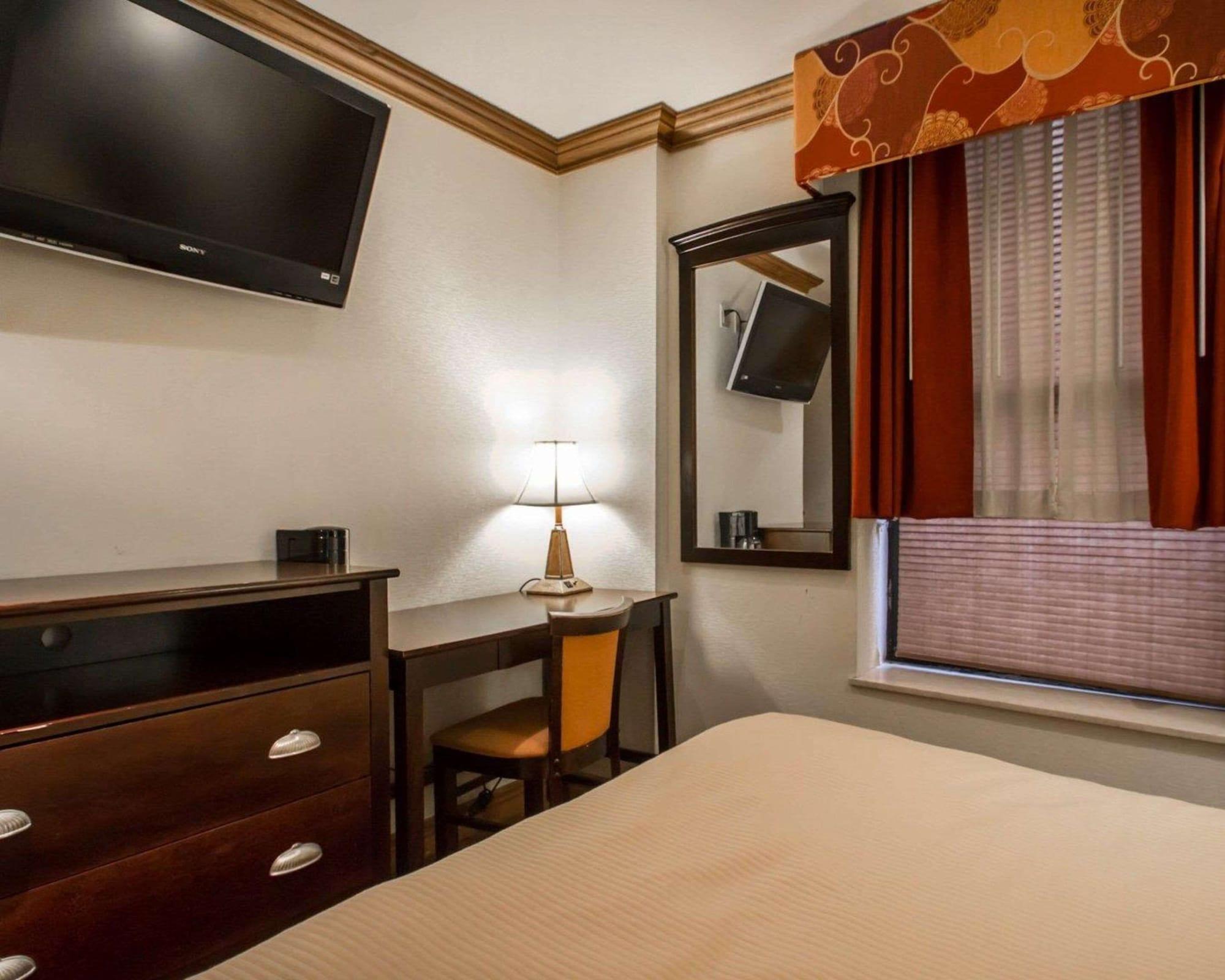 Clarion Park Avenue Hotel 2*