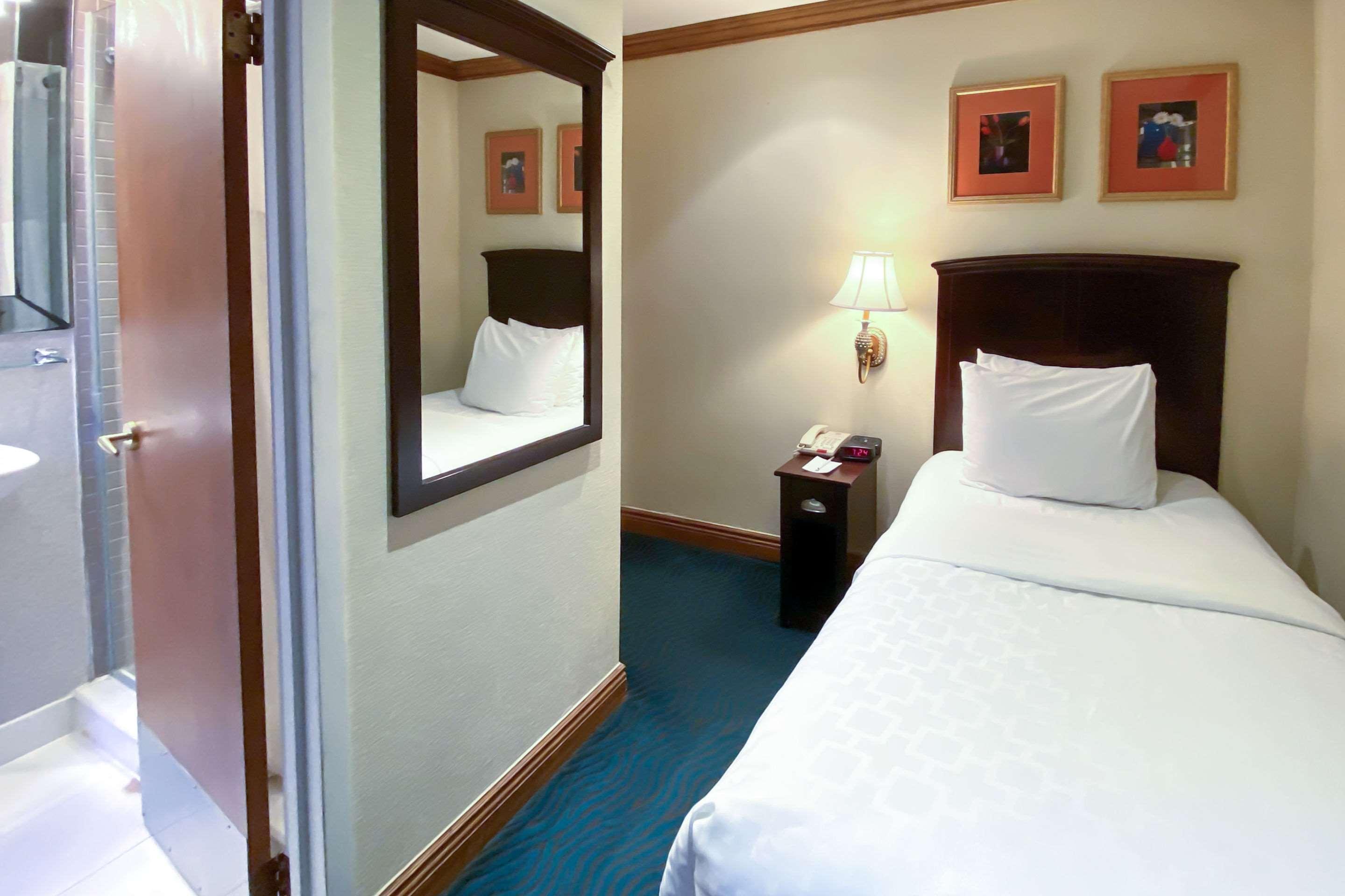 Clarion Park Avenue Hotel 2*