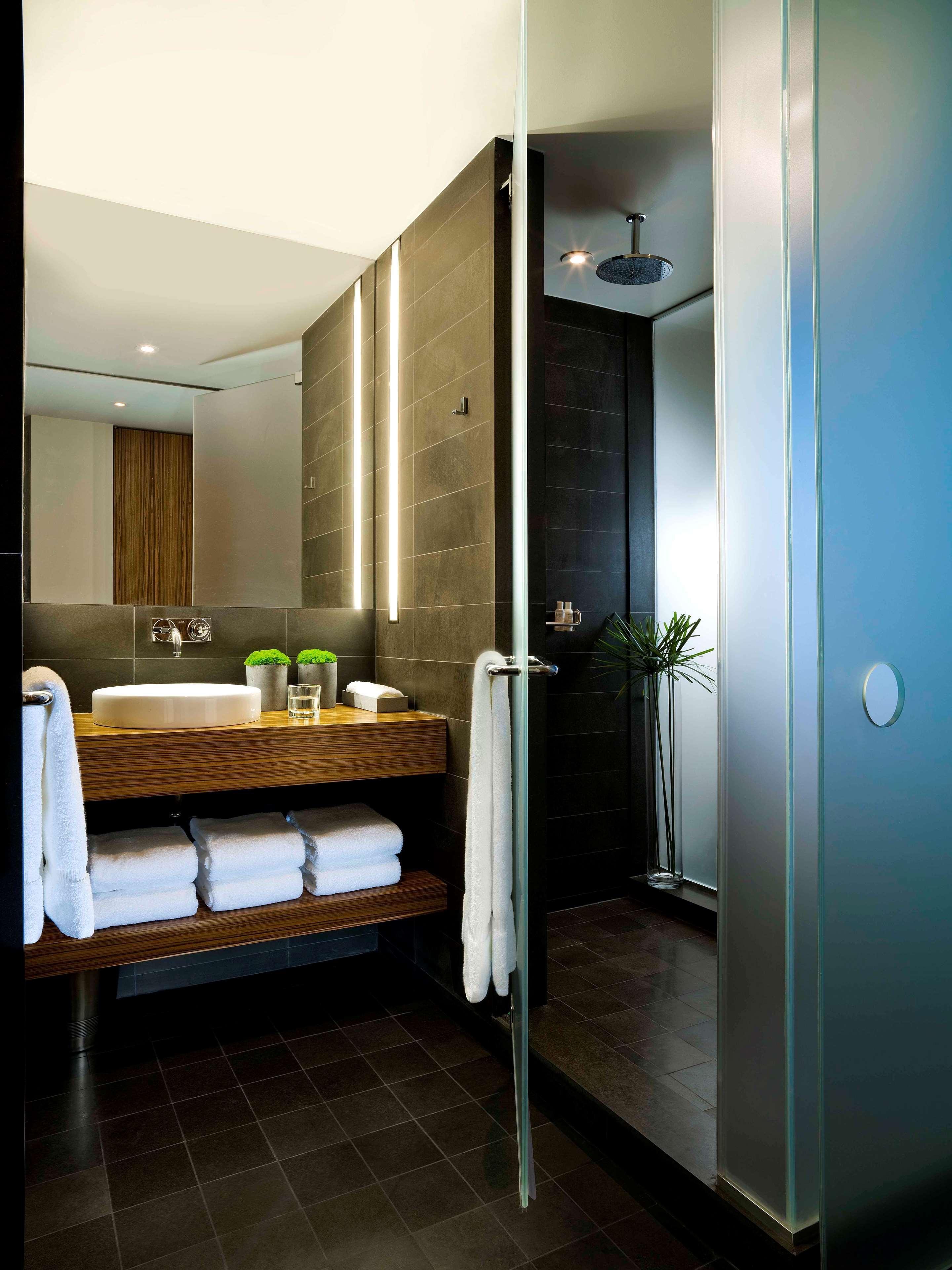 Sixty Les Hotel 4*