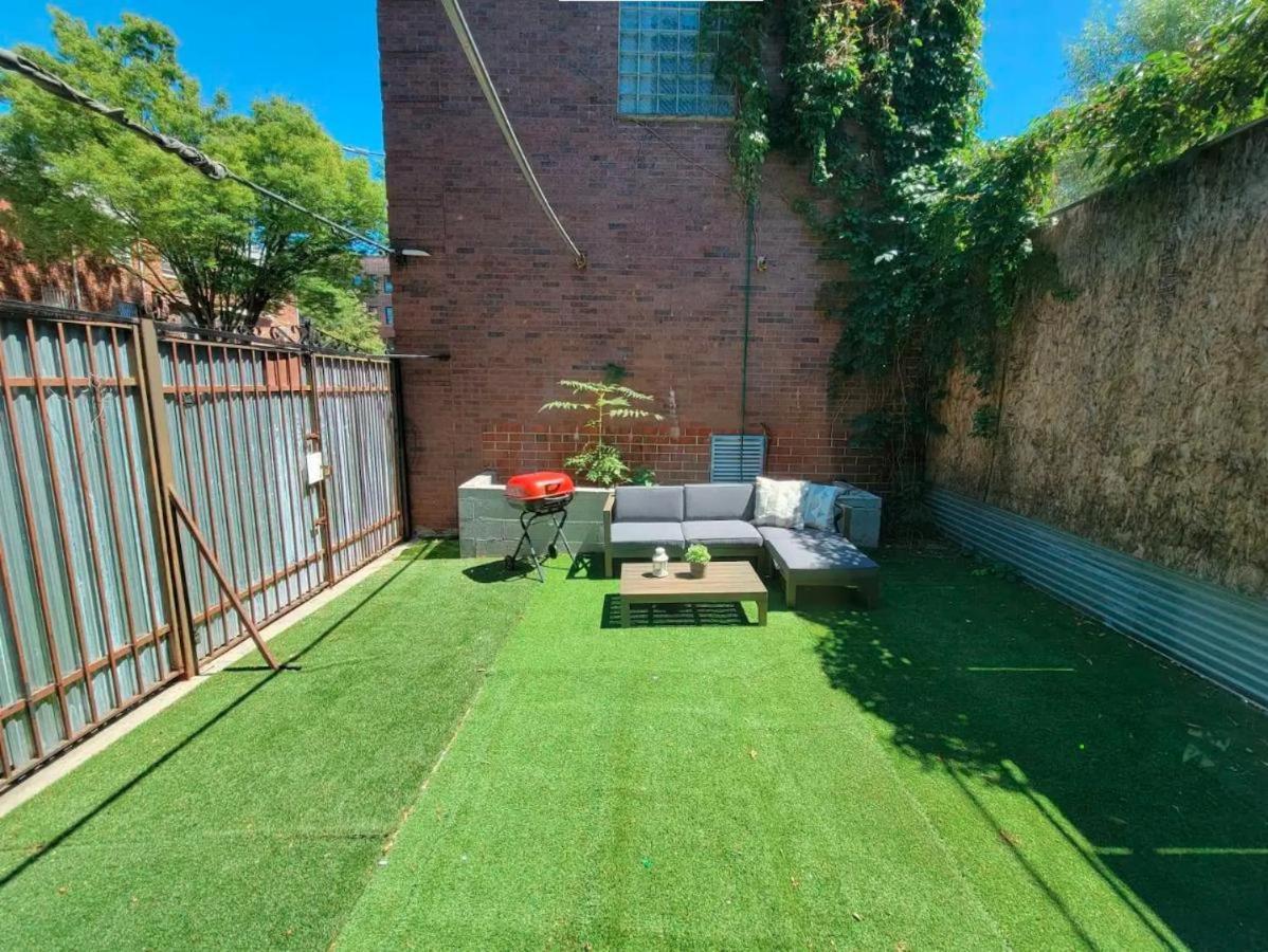 Guest house Luxurious With Backyard And Jacuzzi *