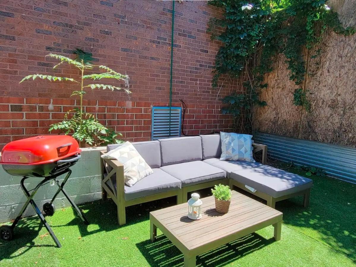 Guest house Luxurious With Backyard And Jacuzzi New York