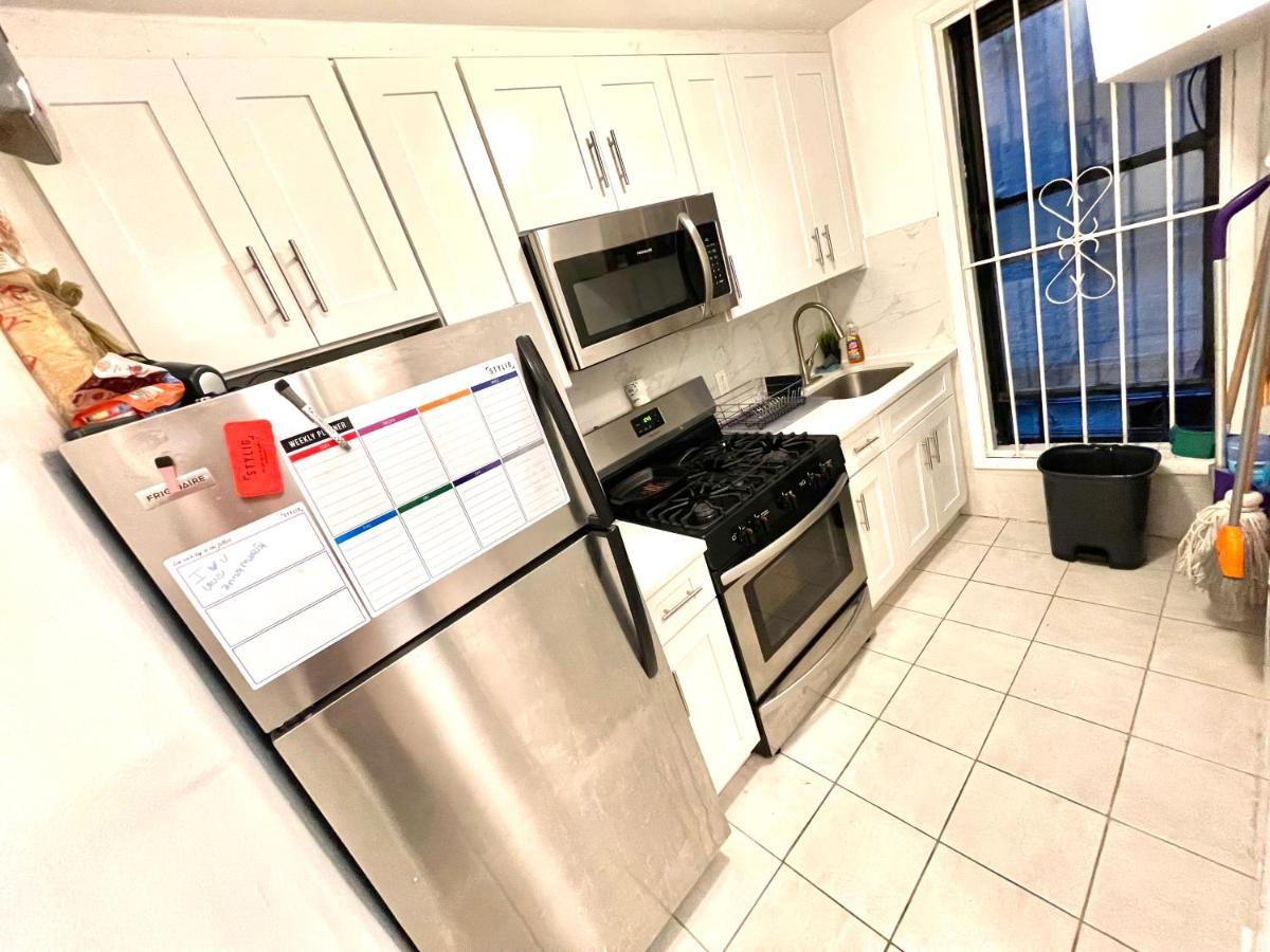 Homestay Bedroom 10 Mins To Times Square! And Is First Floor New York