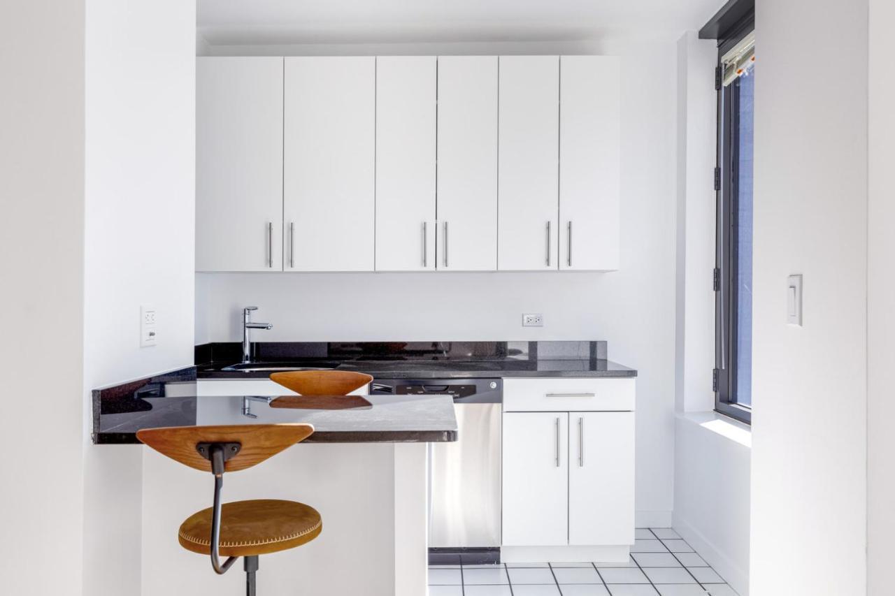 Sutton Place 1br W Elevator Nr Park Nyc-520 Apartment