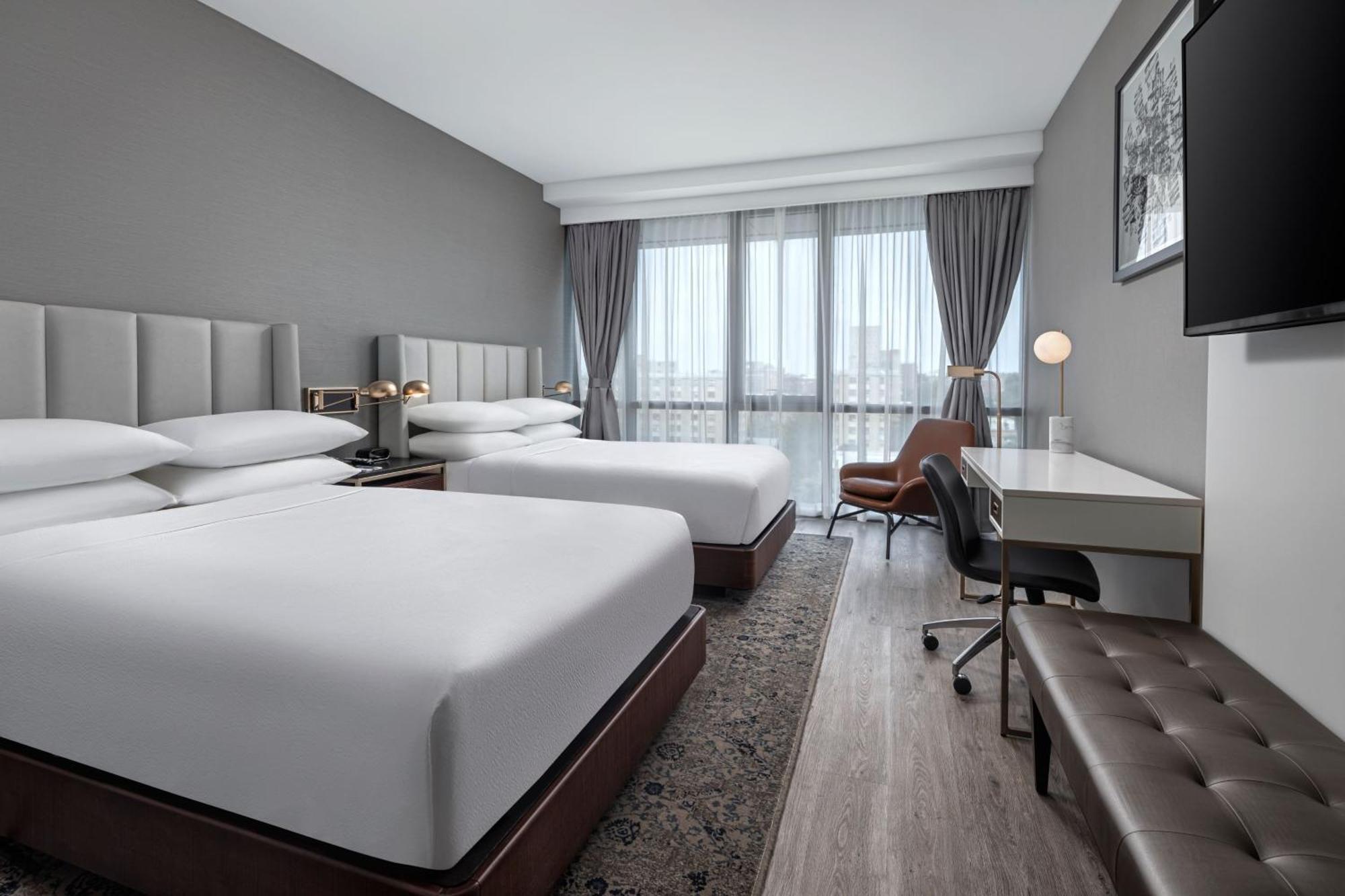 Four Points By Sheraton Flushing Hotel 4*