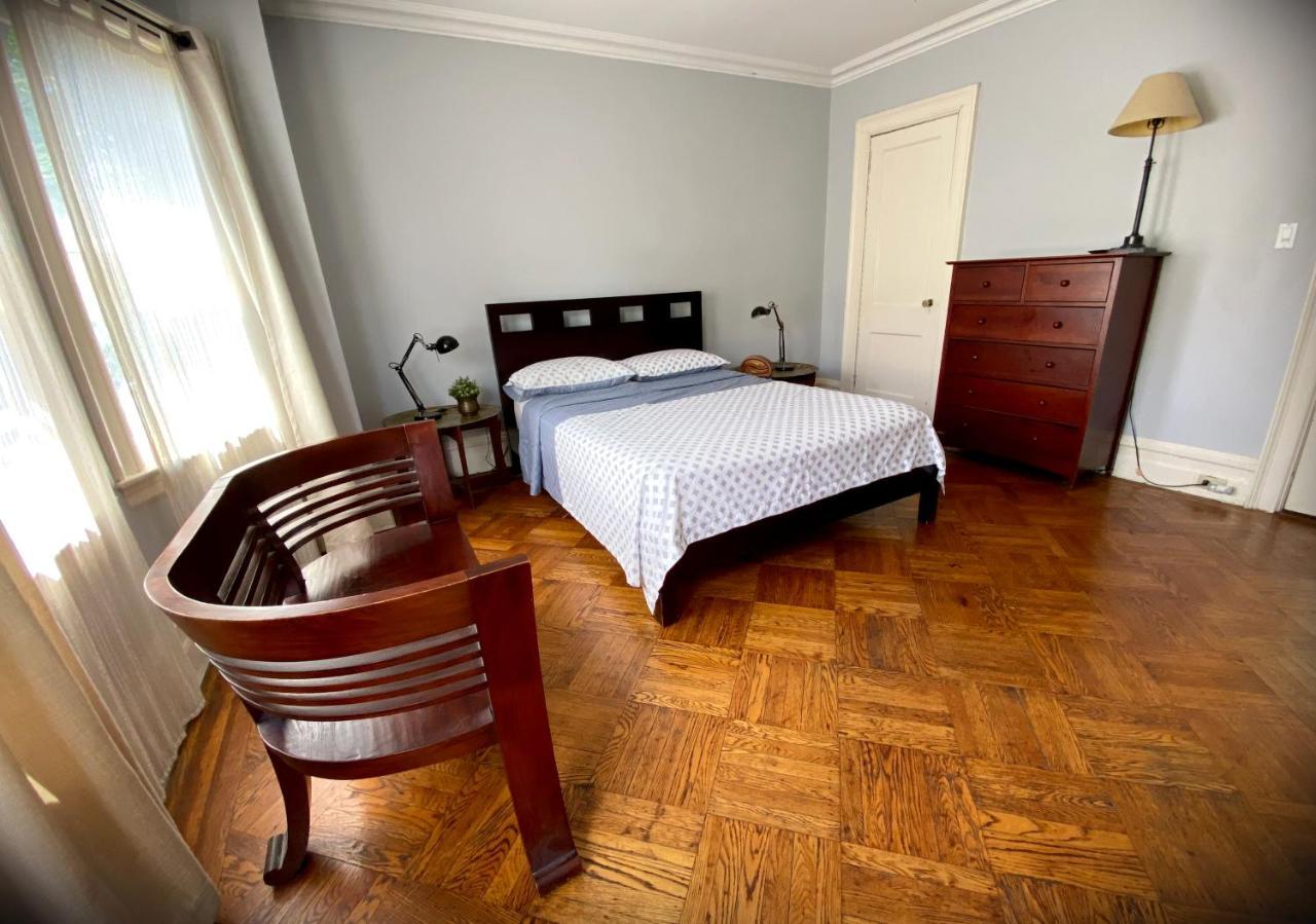 Homestay Spacious Bedroom In A Brooklyn House Shared With Host *