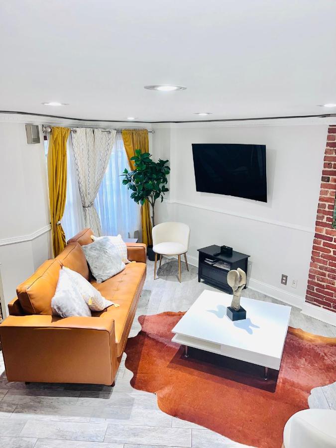 Homestay Modern Brownstone 2bdrm Duplex With Backyard Terrace *