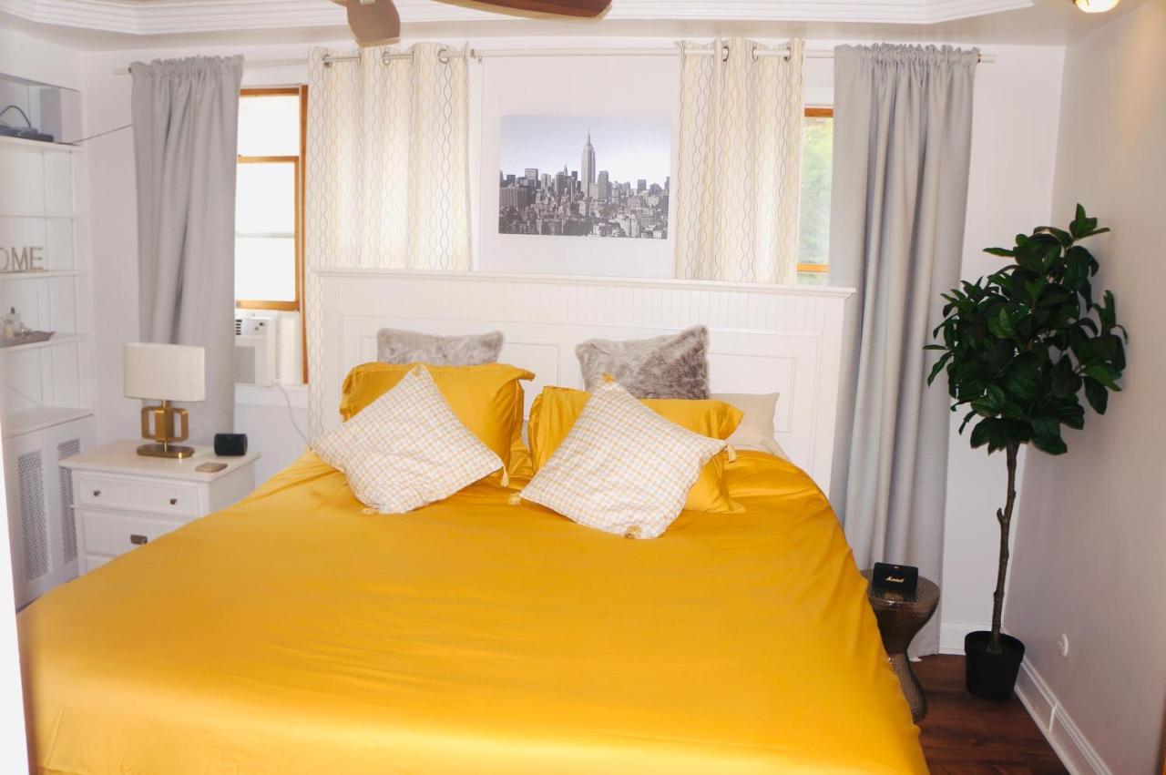 Modern Brownstone 2bdrm Duplex With Backyard Terrace