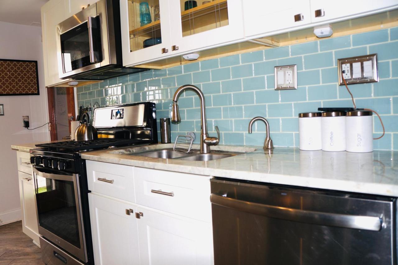 Homestay Modern Brownstone 2bdrm Duplex With Backyard Terrace *