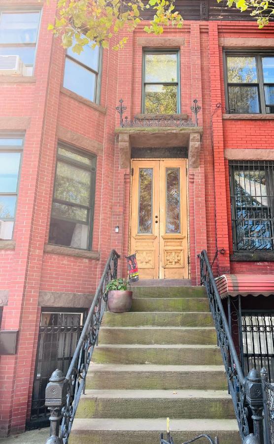 Homestay Modern Brownstone 2bdrm Duplex With Backyard Terrace *