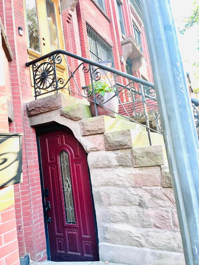 Modern Brownstone 2bdrm Duplex With Backyard Terrace *