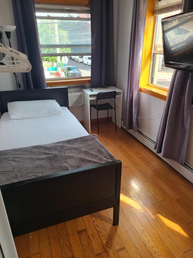 Single Bed Space For Traveler Homestay *