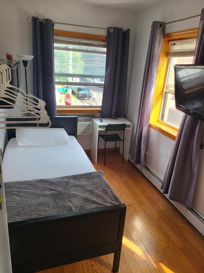 Single Bed Space For Traveler *