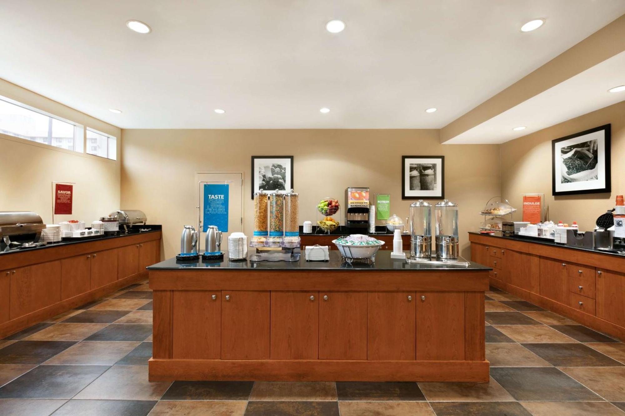 Hampton - Laguardia Airport Hotel 3*