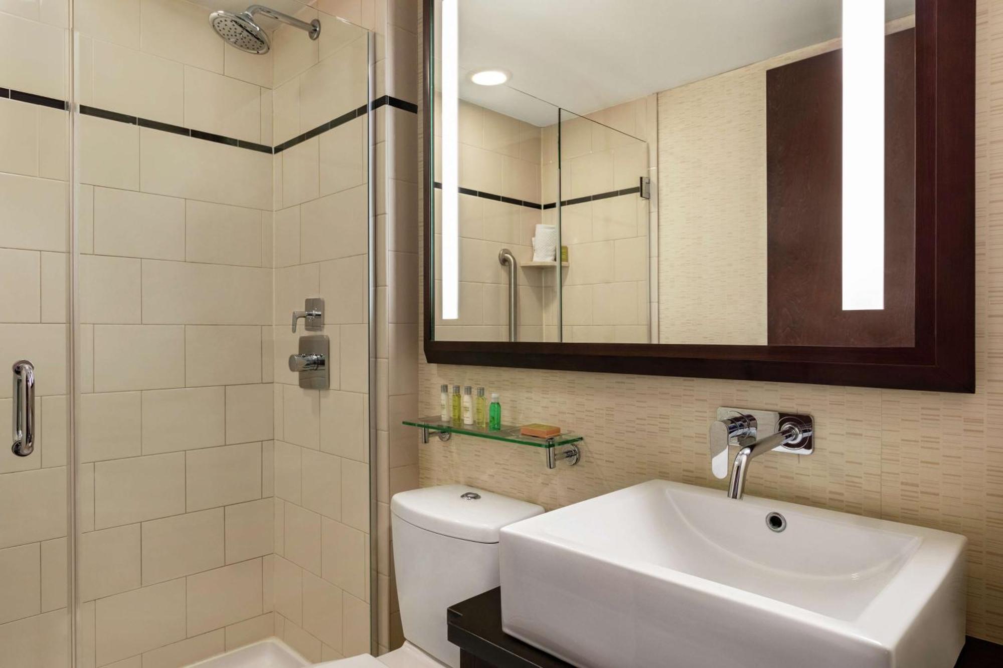 Hotel Doubletree By Hilton Downtown