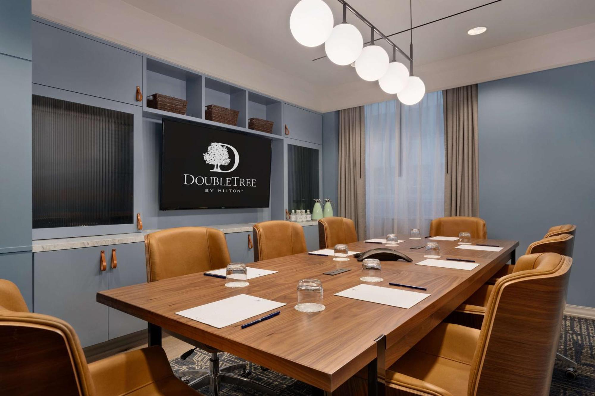 Doubletree By Hilton Downtown 4*