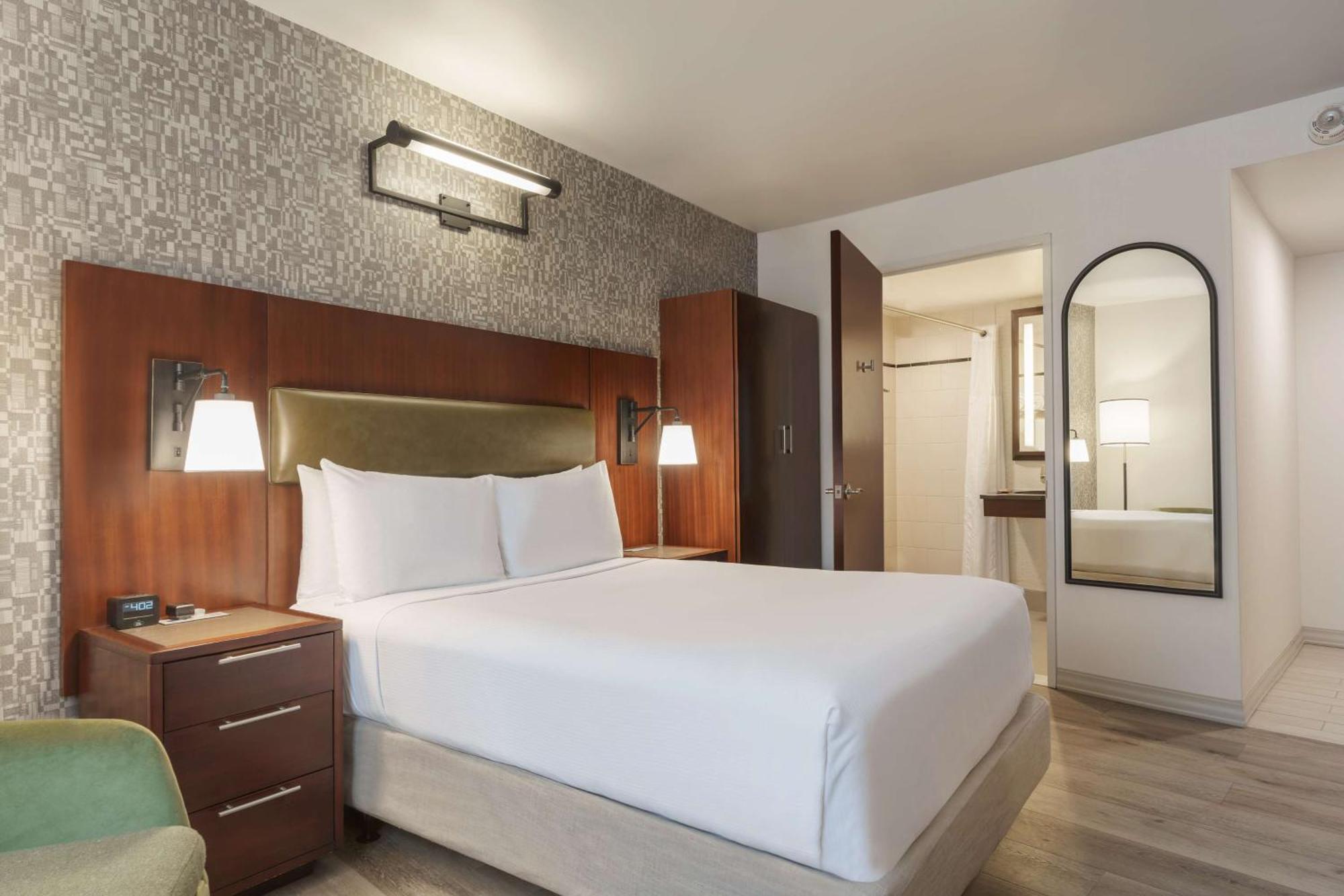 Doubletree By Hilton Downtown Hotel