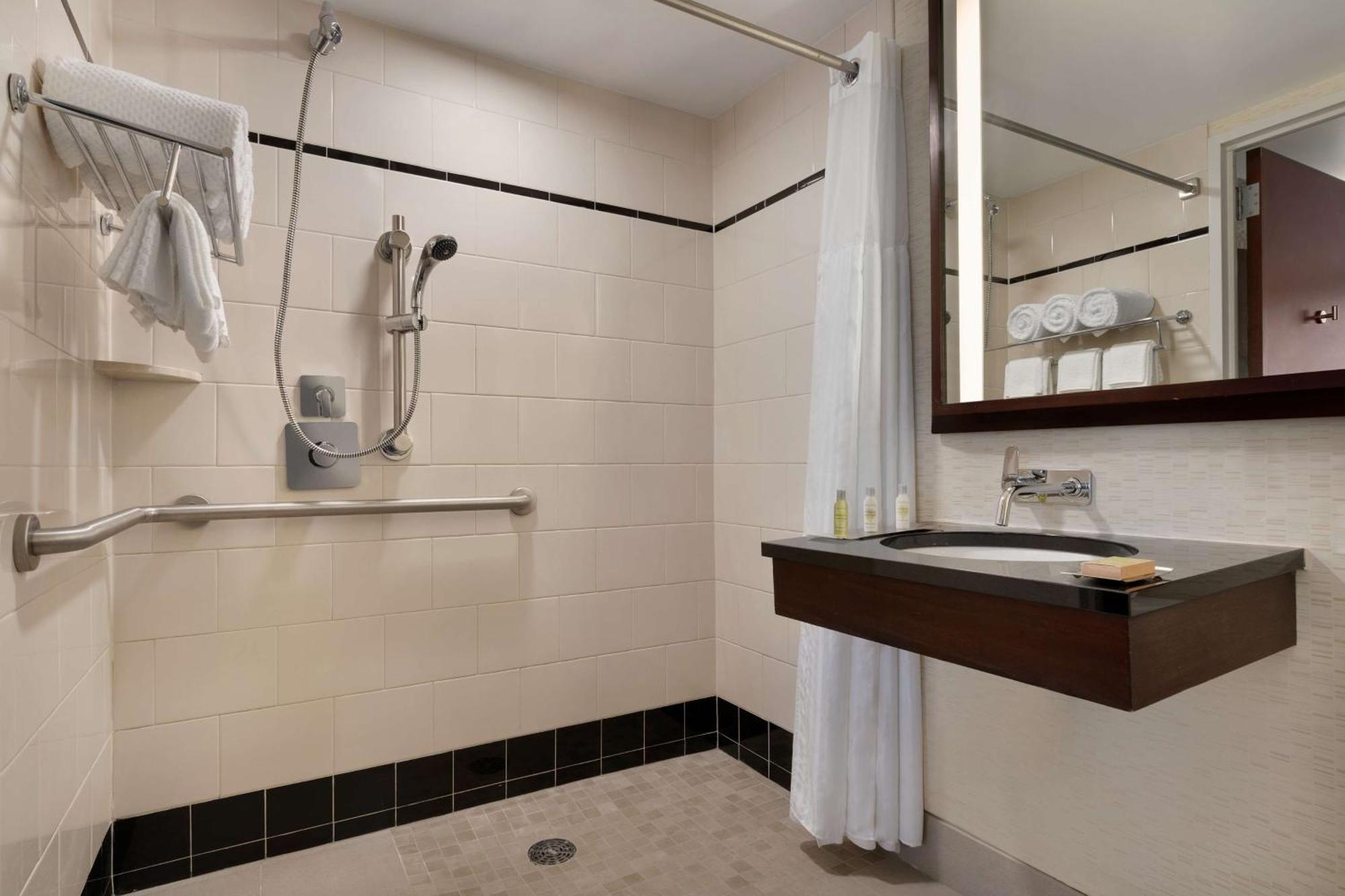 Doubletree By Hilton Downtown Hotel