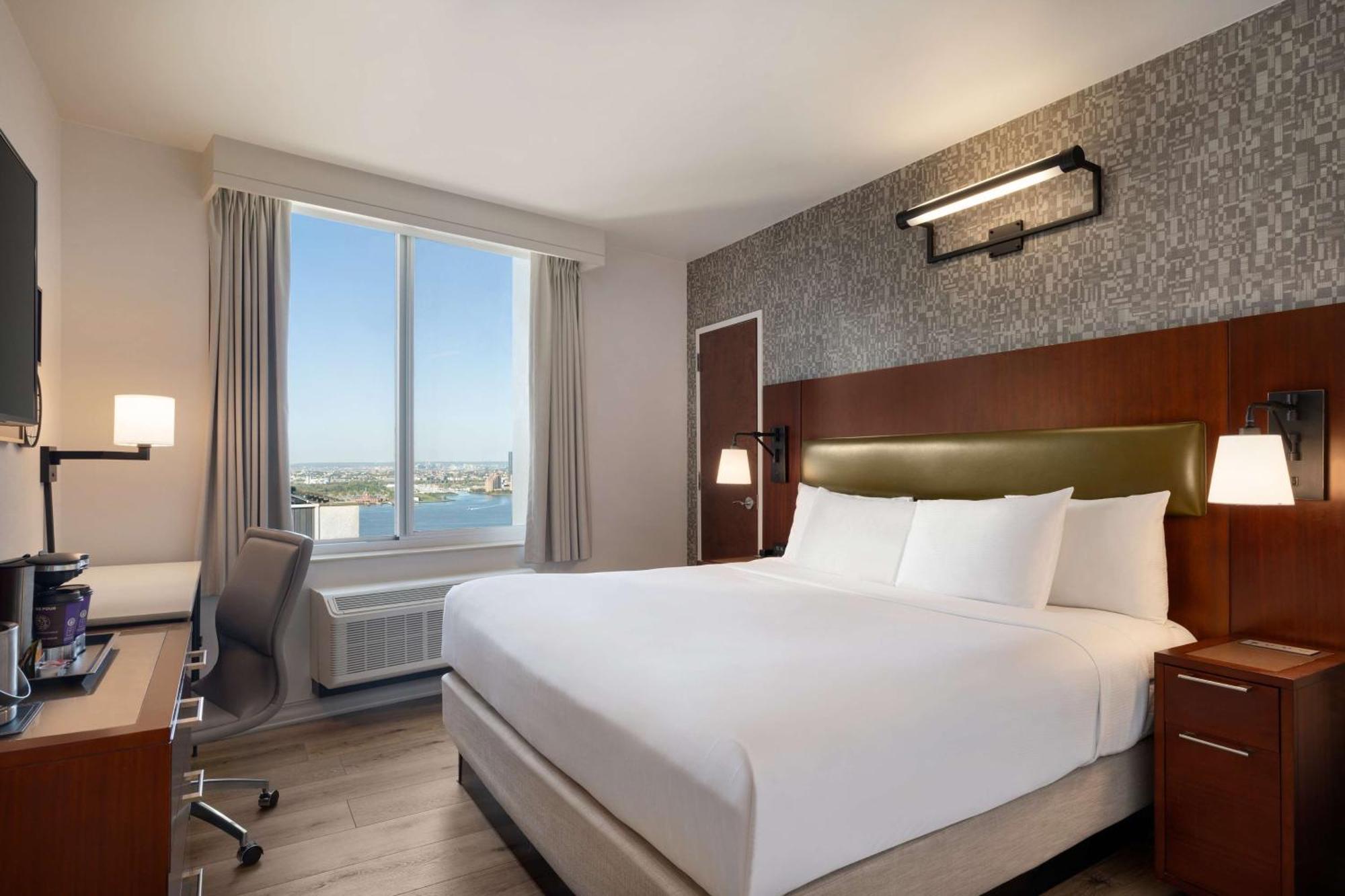 Hotel Doubletree By Hilton Downtown 4*