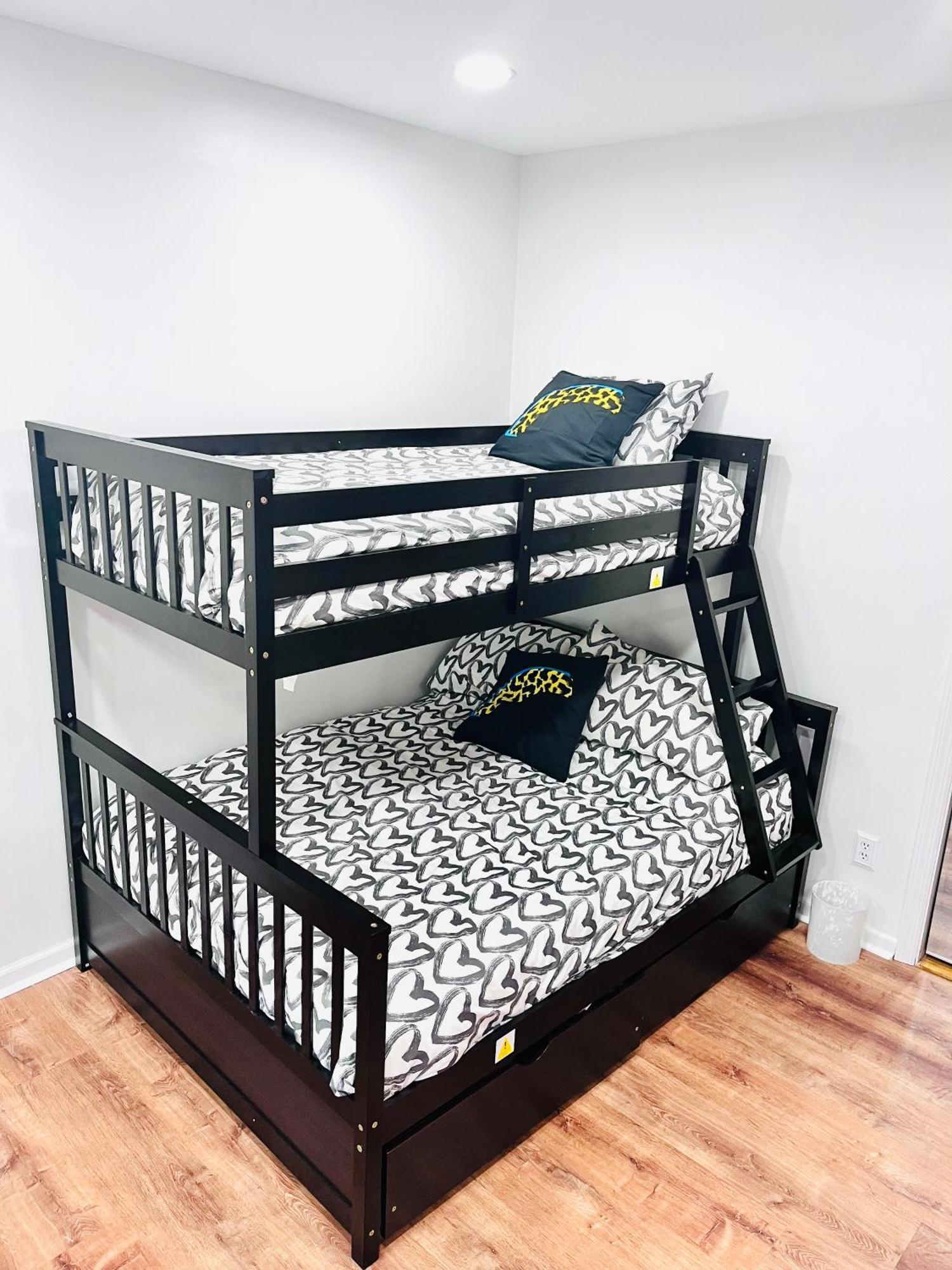 Homestay Modern Brownstone 2bdrm Duplex With Backyard Terrace New York