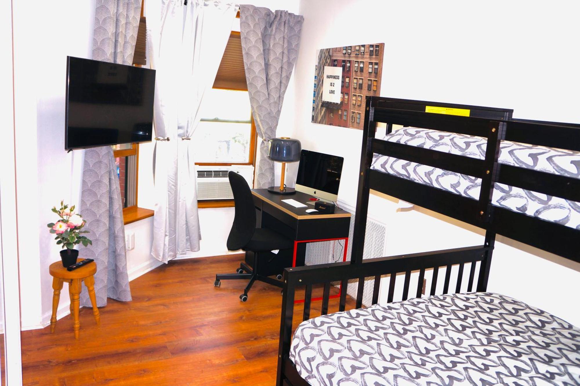 Modern Brownstone 2bdrm Duplex With Backyard Terrace