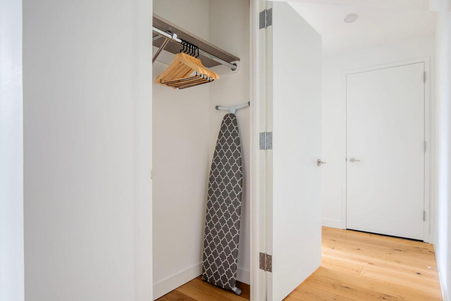 Les 1br W Lounge Gym Roofdeck Nr Park Nyc-1379 Apartment