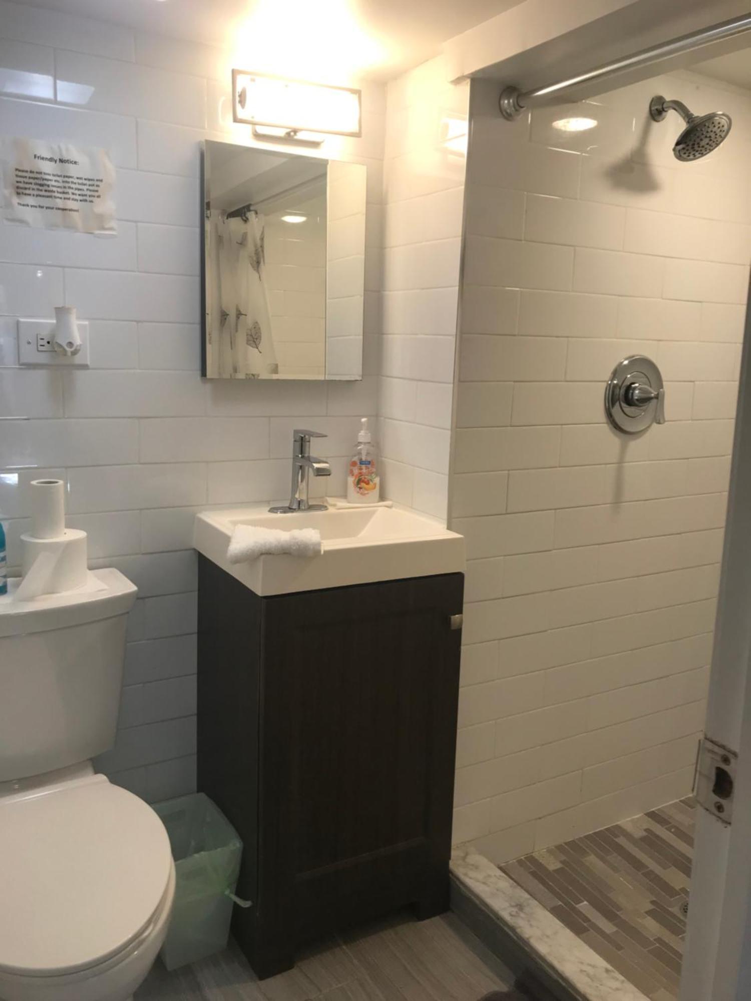 25-30 Mins To Times Sq! Apartment