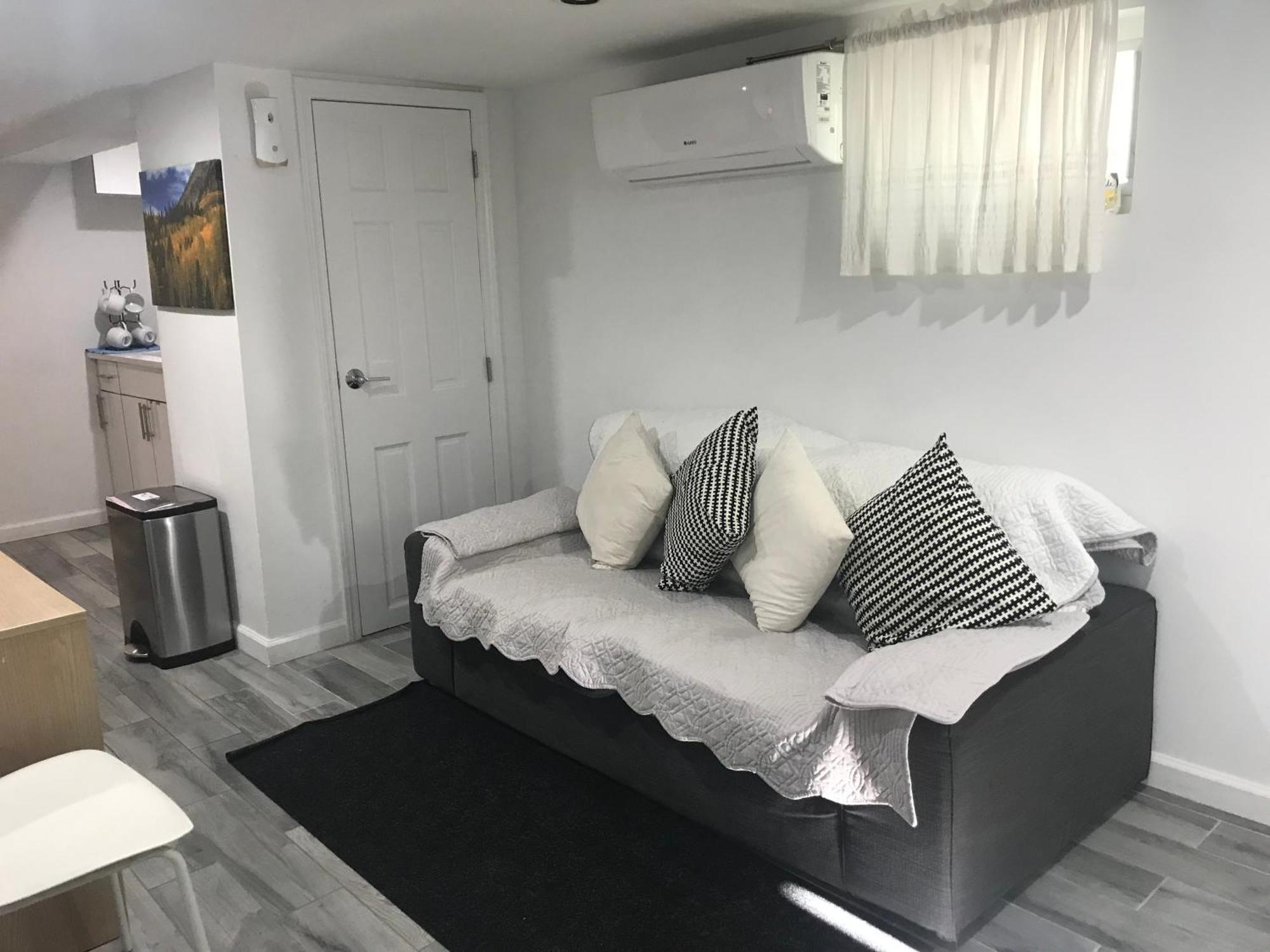 25-30 Mins To Times Sq! Apartment New York