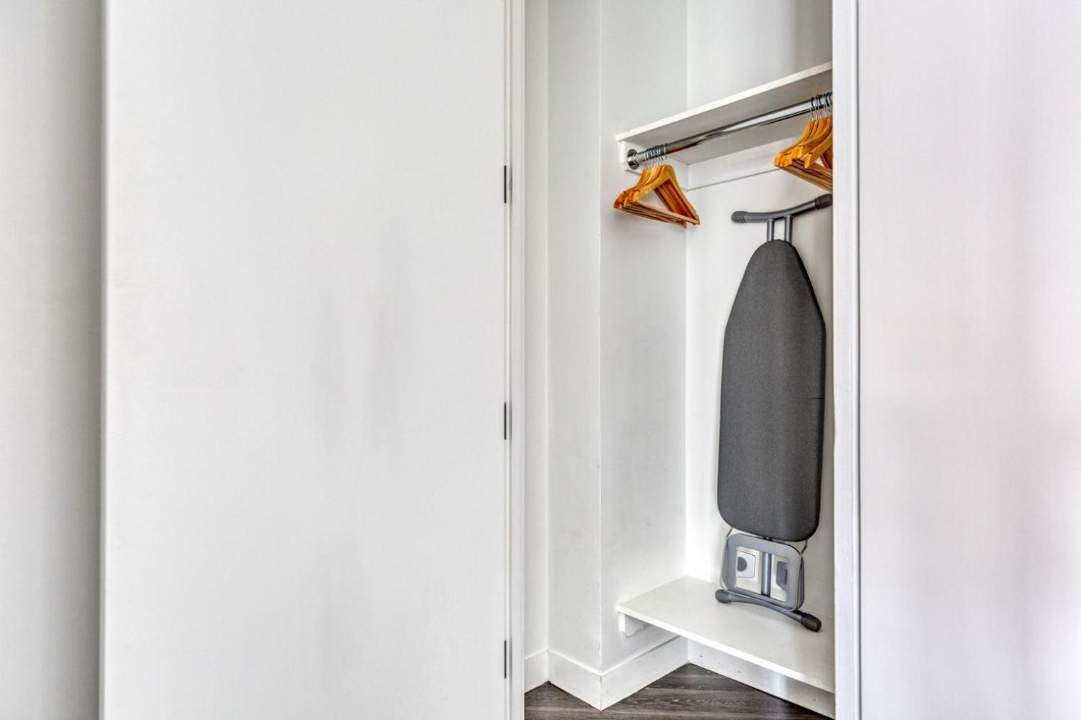 E Village 1br Gym Doorman Rooftop Nyc-179