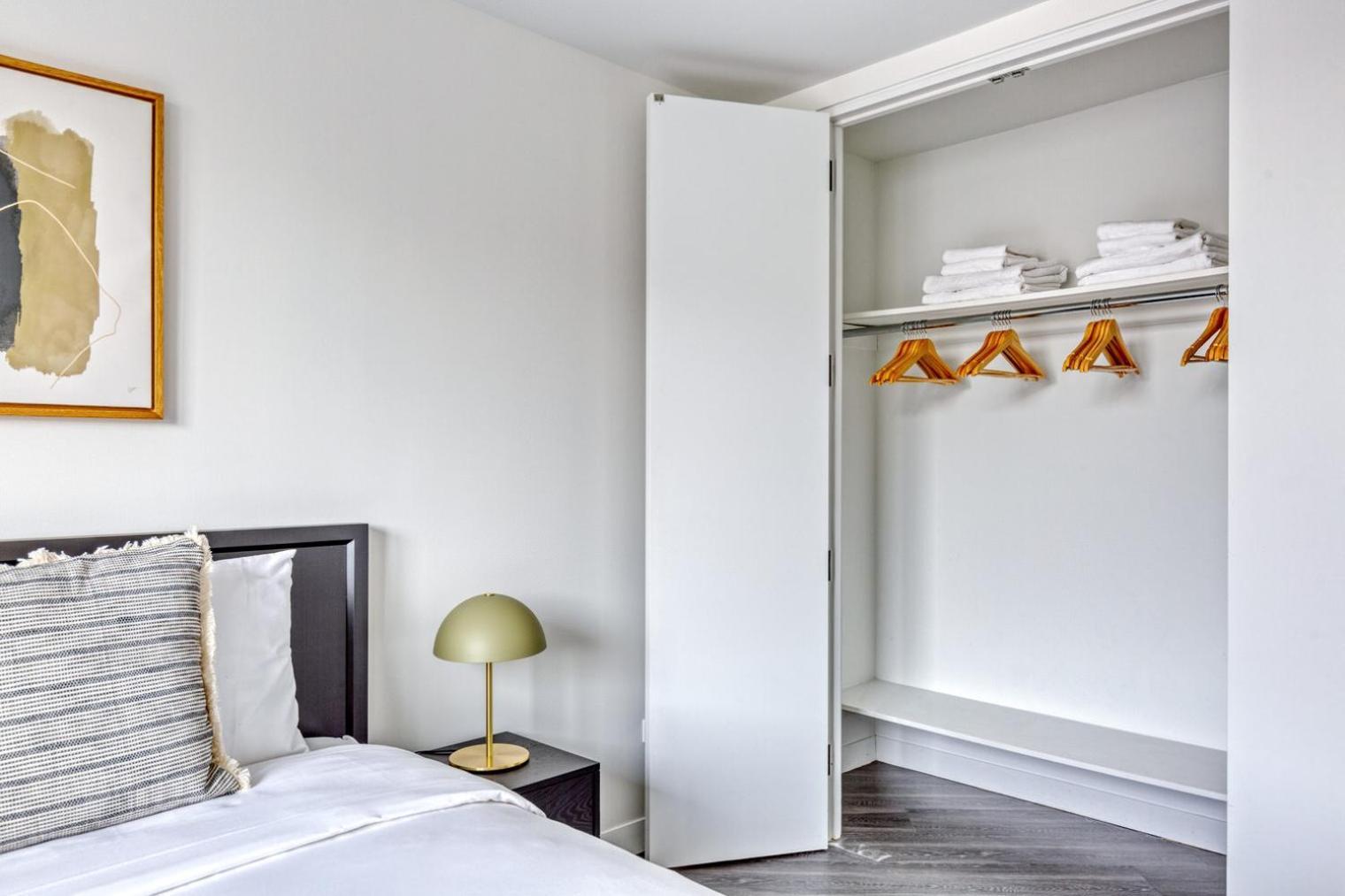 E Village 1br Gym Doorman Rooftop Nyc-179 *
