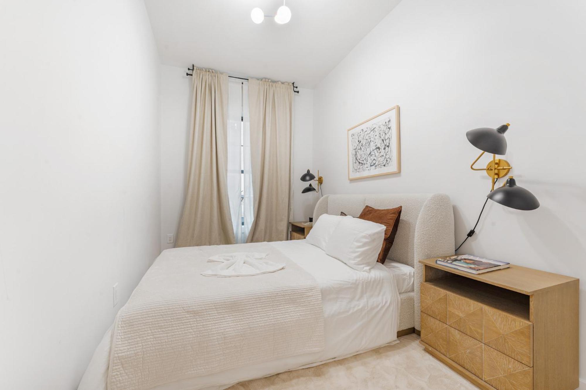 Apartment Luxurious Harlem With Modern Amenities, Outdoor Patio! *