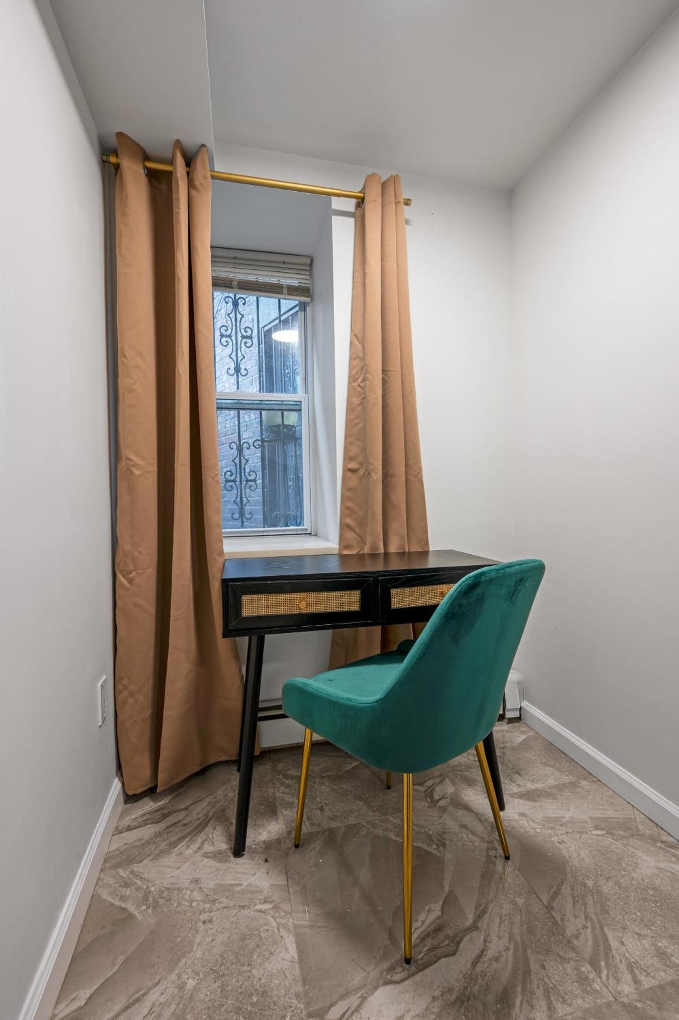 Active Park East 3bedrooms 2 Bathrooms 1700 Sf Hotel New York