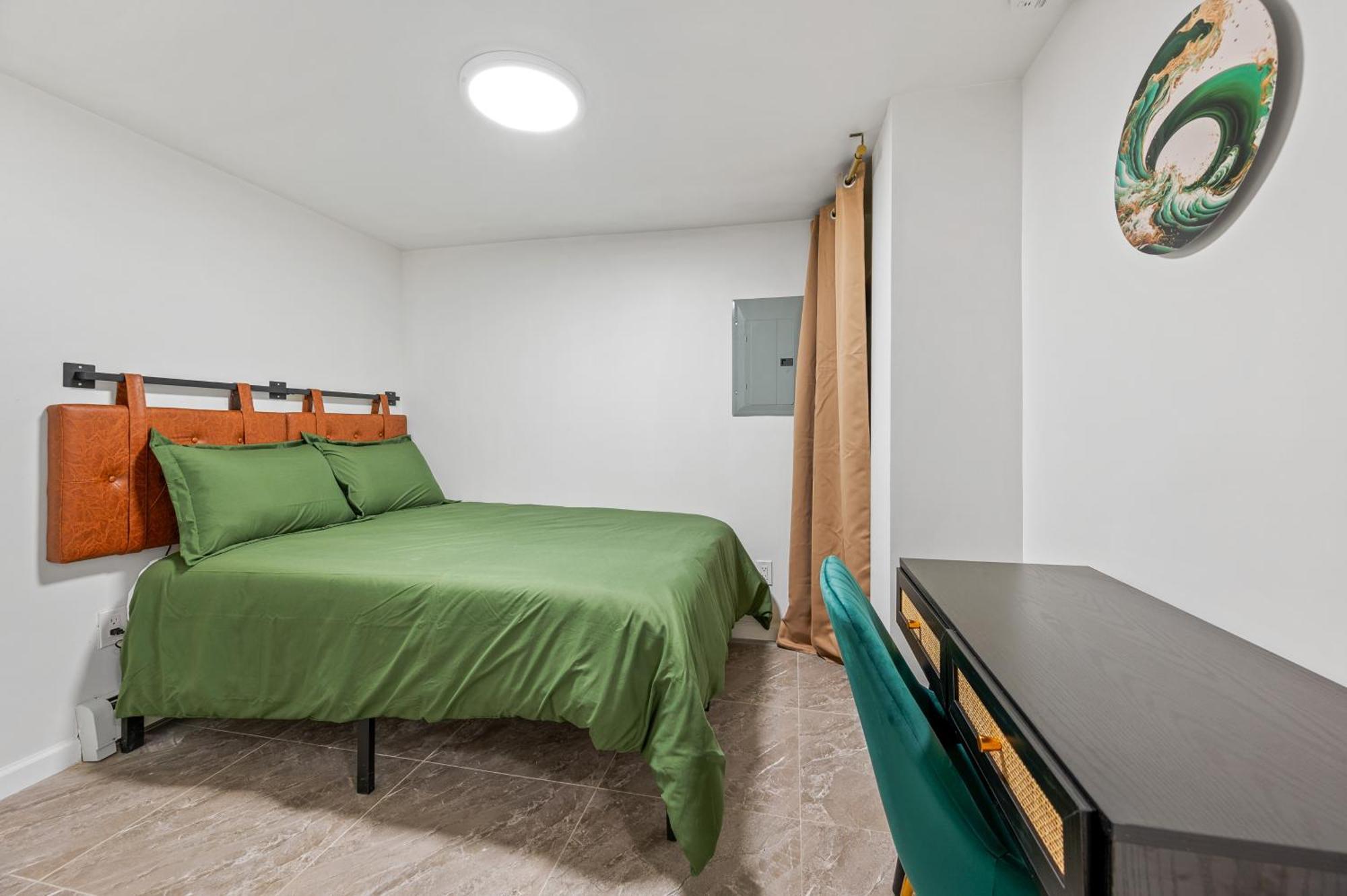 Hotel Active Park East 3bedrooms 2 Bathrooms 1700 Sf *