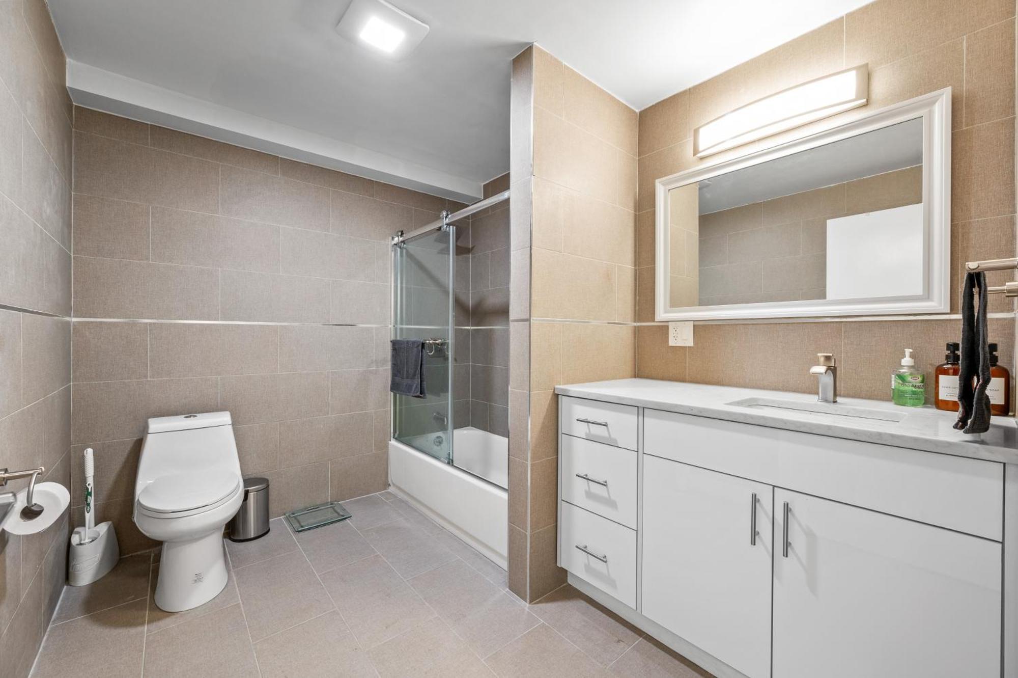 Hotel Active Park East 3bedrooms 2 Bathrooms 1700 Sf *